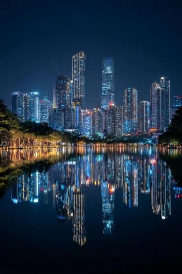 貴陽花果園濕地公園夜景：白宮、雙子塔、海豚廣場璀璨奪目，感受現(xiàn)代都市魅力