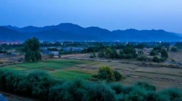 秋夜憶鄉(xiāng)關(guān)山高