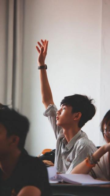 一位資深英語老師誠懇建議只要花一周時間，把英語基礎知識吃透