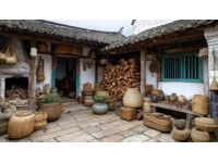 云南芒市秘境中的芒晃村：探尋木樓里的地道美食