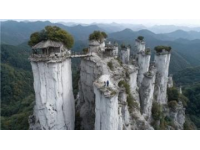 為避開喧鬧尋求心靈棲息地的旅行者眼中，西藏似乎越發遙不可及