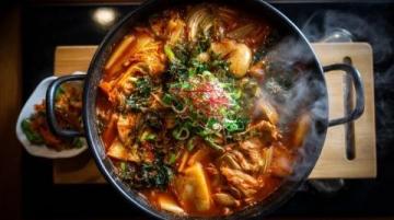 蔥油燜雞一碗家的味道,藏著多少溫暖與堅持?