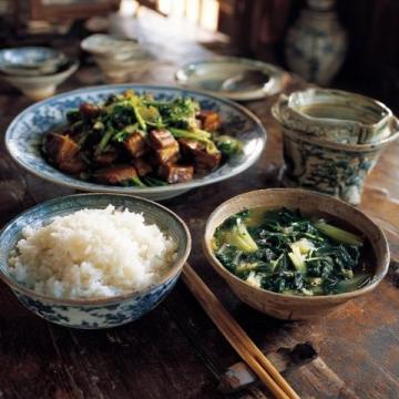 臘肉經典菜譜全集:蒜苗炒、臘味合蒸、燜飯與燉湯做法