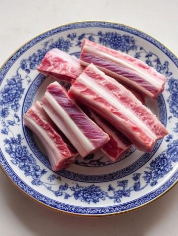 排骨在中華美食里可是超有人氣的食材,肉質鮮嫩,肥瘦搭配恰到好處