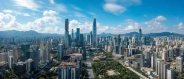 深圳是一個充滿了驚喜的旅游城市，高樓大廈與公園林蔭相結合，自然風光與都市魅力相得益彰。