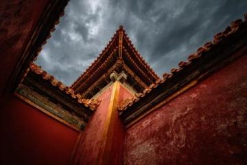 岳陽樓賦：自然之美、人文情懷與永恒的歷史印記