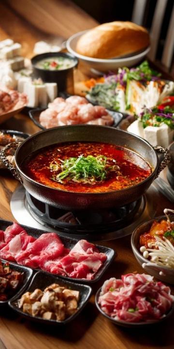 按頭分享美食藏在香巴拉大道的菌子火鍋!太好吃了