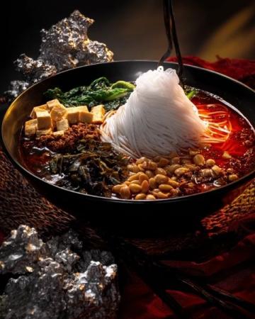 貴陽(yáng)必嘗美食：酸湯魚(yú)與絲娃娃的味覺(jué)盛宴