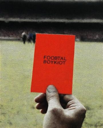 中超賽場(chǎng)風(fēng)云再起：裁判判罰引熱議，爭(zhēng)議不斷影響比賽走向