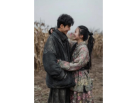 河南商丘一對夫婦在豬圈舉辦了創意婚禮