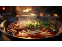 襄陽牛肉面，作為湖北省襄陽市的傳統(tǒng)名吃，以其獨特的風味和精湛的制作工藝