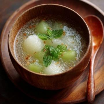 金華火腿燉冬瓜:清鮮與醇厚的味覺交響曲