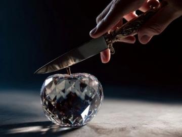 被刺傷時為何不能自行拔出異物?了解一下這個救命知識