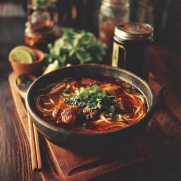 一碗牛肉面,一個南瓜餅。