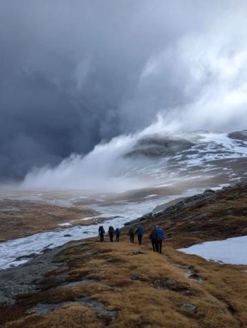 五一徒步線路并不多，貢嘎雪山是首選