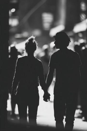 這個人的愛情故事是如此堅韌又感人，深深觸動著人們的心靈。