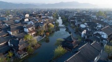 江南古鎮煙火日常：歷史交融商業風潮，一鍋白魚湯喚起鄉愁記憶