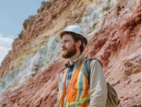 古老地層中的火山巖漿與沉積巖：巖石分類解析及應用技巧