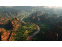 當(dāng)然！中國地貌多樣且獨(dú)特，許多地方因其壯麗景觀和稀缺性成為限量版打卡地