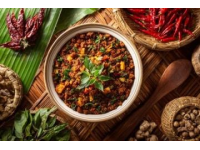 東北夏日風情：長春炒肉拉皮中的市井生活與味蕾記憶