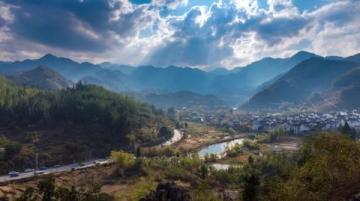 蕪湖火車站觀景窗外的山景來自這里