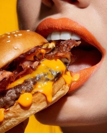 網(wǎng)紅美食打卡:你愿意為此專程排隊嗎?