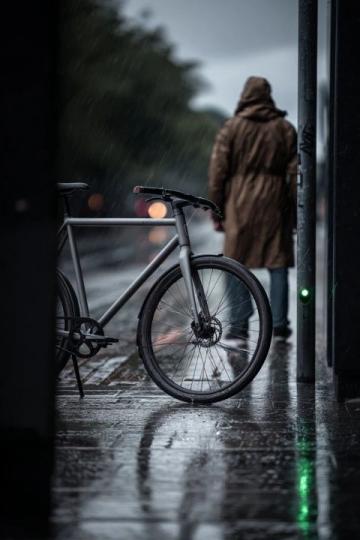 雨天騎電動車撐傘的隱患