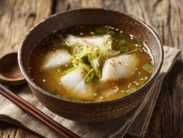 家有老人和娃?這碗白菜豆腐三鮮湯,簡單又營養(yǎng),做法超詳細(xì),趕緊學(xué)起來!