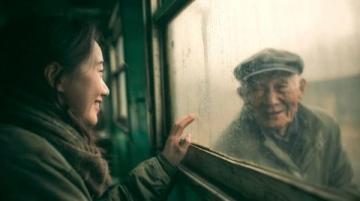 濟(jì)南暖心瞬間:老人錯(cuò)失末班車(chē)后的愛(ài)與關(guān)懷,全城接力傳遞溫度