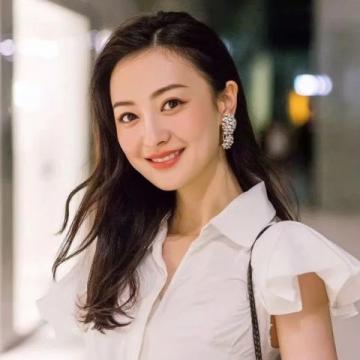 鵬鵬直播間淚目片段走紅網(wǎng)絡(luò),山河閱節(jié)目創(chuàng)新引熱議