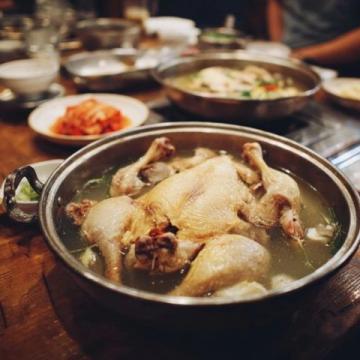 臨滄耿馬雞肉爛飯:探尋云南風味特色燜鍋的秘密