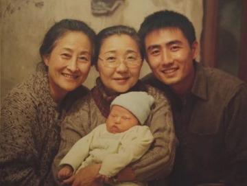 當年，田亮的母親說我兒子是冠軍，怎么能娶一個超女，實在太不般配了！葉一茜