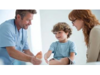 根據(jù)孩子的年齡和理解能力講解急救知識(shí)