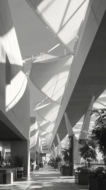 晨曦中的中川新航站樓：早晨9點航班意外延誤