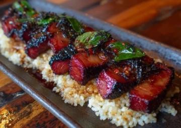 外酥里嫩的鍋包肉，酸甜可口的東北經典菜肴試試看