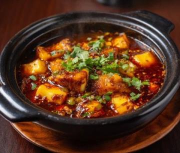 永康巴黎商街秘制麻醬羊肉火鍋老店推薦,鮮切云頂體驗人均100-150元