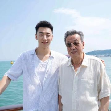 陳建斌蔣勤勤溫馨護妻畫面：生活中的甜蜜承諾