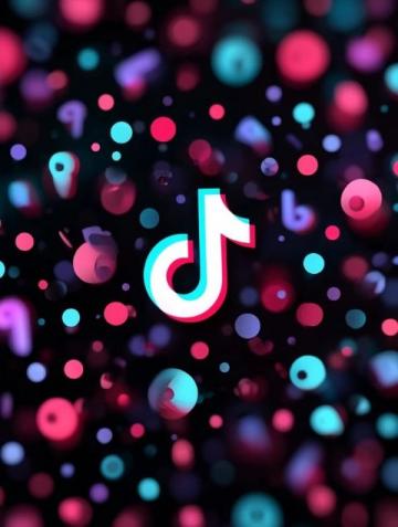 抖音有個“最美回眸”，她不開直播不帶貨，服裝店卻火了