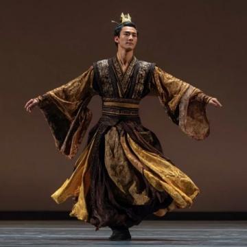 從湖南湘鄉到香港明星：鐘情的演藝之路與神秘轉身