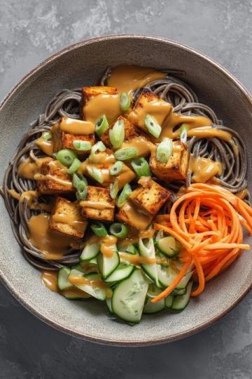 嫩豆腐拌黃瓜清新解膩的夏日好菜，享受健康美味！