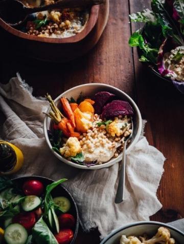 當然，以下是關于今日三餐的養生之道建議，幫助你保持健康、均衡的飲食習慣